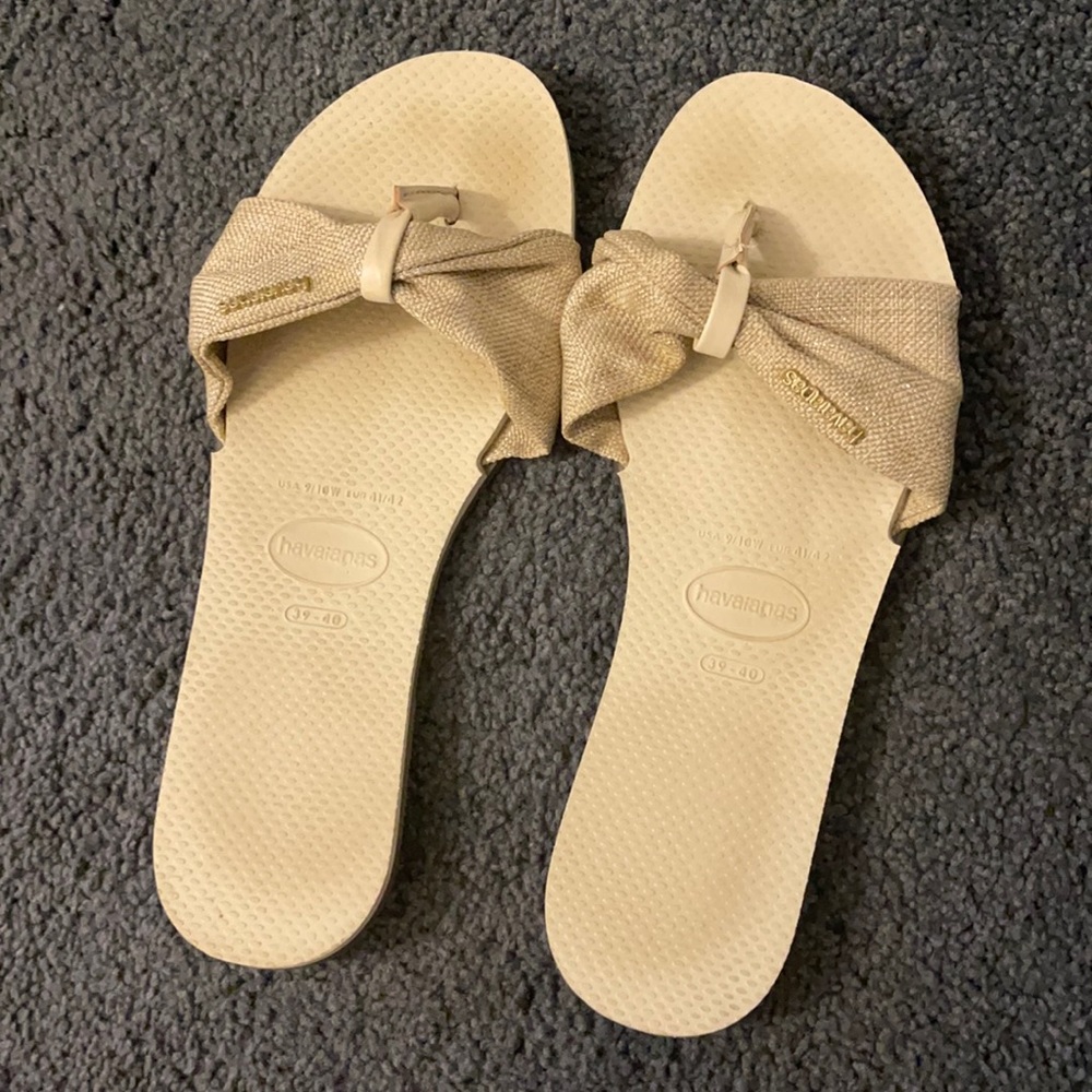 Havaianas size 9/10 ST. TROPEZ SANDAL BEIGE